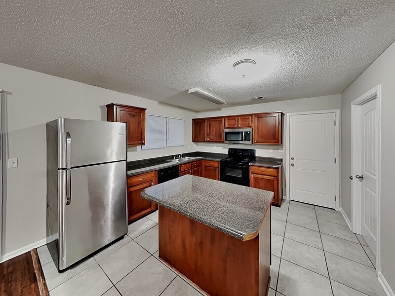 Building Photo - 10007 Branley Oak Dr