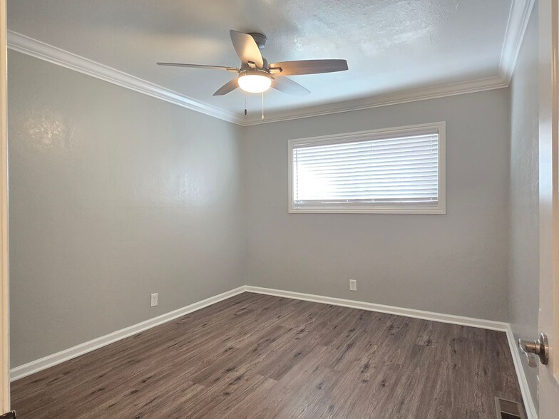 Building Photo - 450 California St