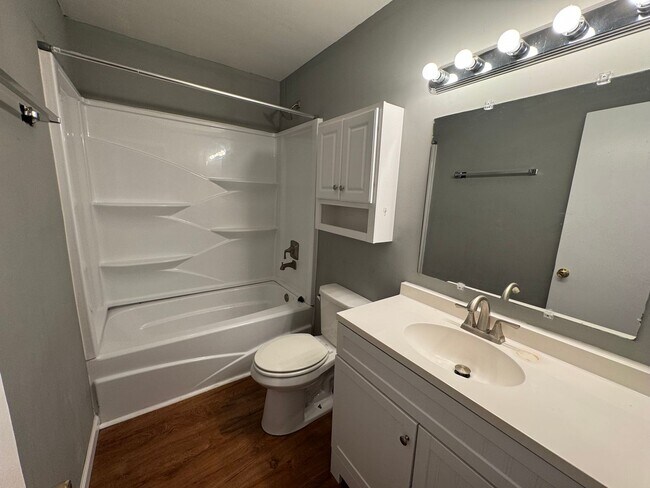 Building Photo - 2 bed/ 1 bath duplex with Carport