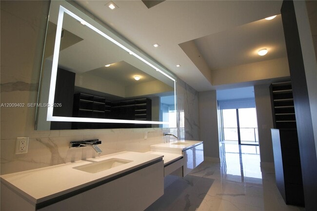 Building Photo - 5000 Island Estates Dr