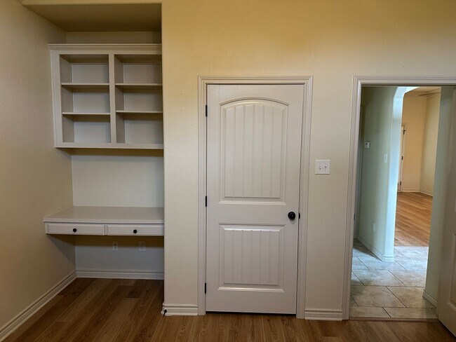 Building Photo - College Station -3 bedroom / 2 bath / 2 ca...