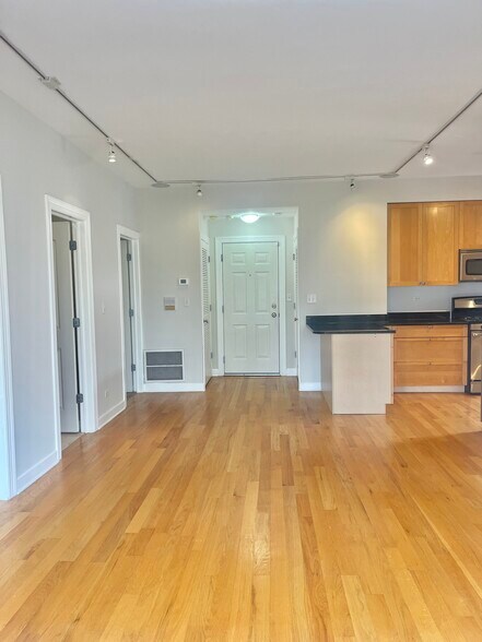 Building Photo - 837 E 52nd St