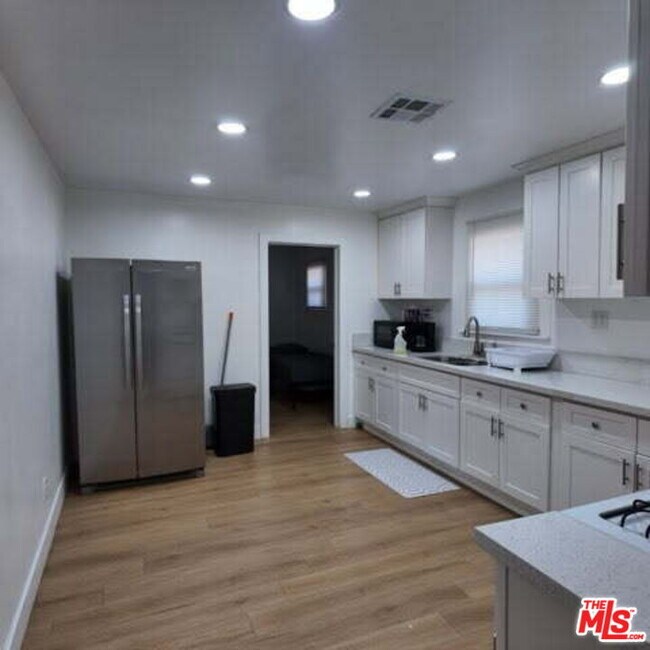 Building Photo - 401 Cypress St