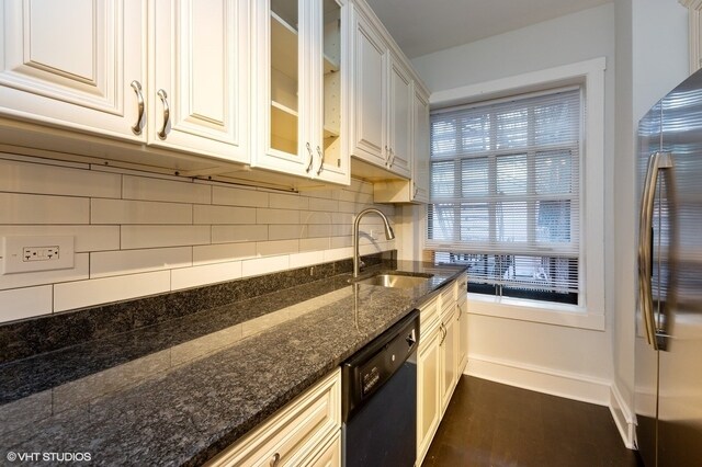 Building Photo - 2600 N Lakeview Ave