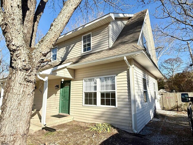 Building Photo - 1309 Matthews Ave