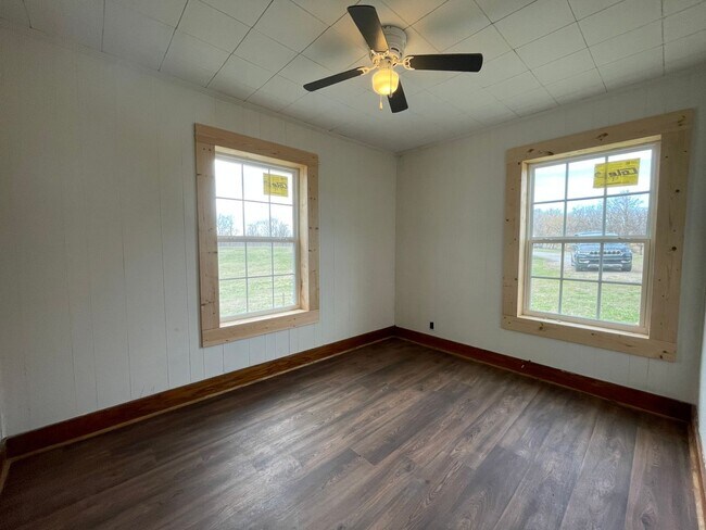 Building Photo - 555 Hopewell Rd
