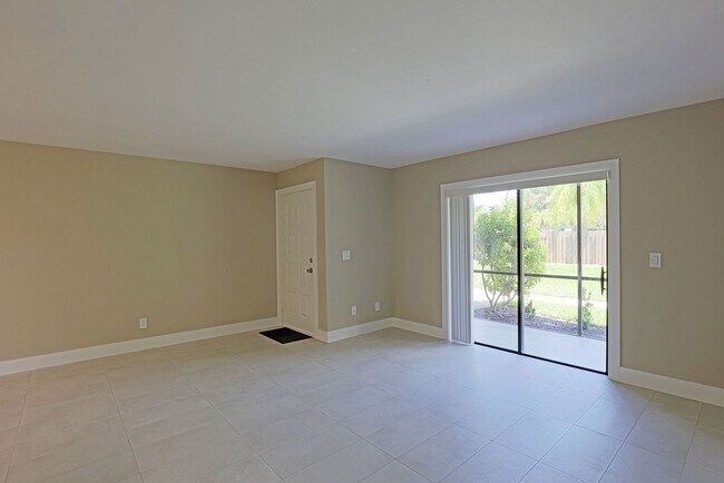 Building Photo - 5303 Summerlin Rd
