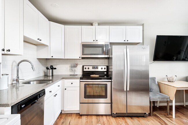 Building Photo - 2411 Tremont Pl