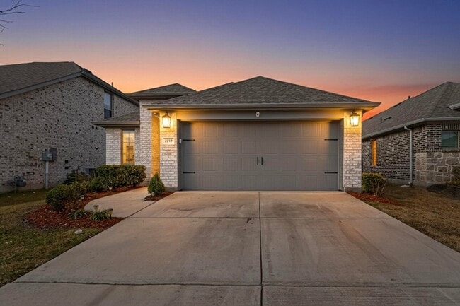 Building Photo - 2319 Kirkstall Wy