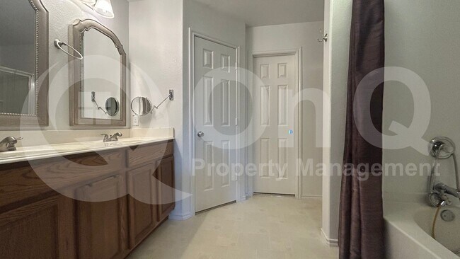 Building Photo - 905 Cedar Creek Dr