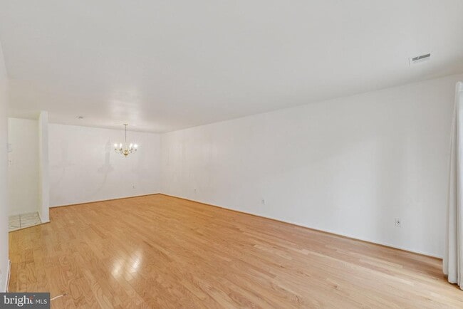 Building Photo - 2817 Jermantown Rd