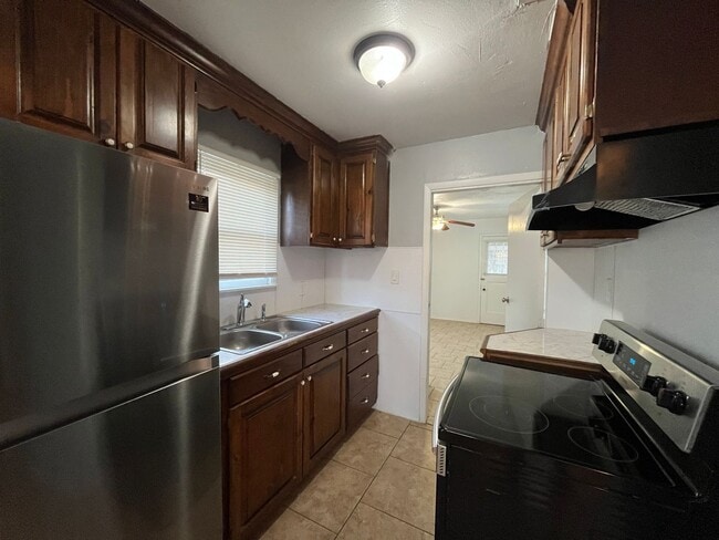 Building Photo - TULOSO MIDWAY WITH WATER AND ELECTRIC INCLUDED!!