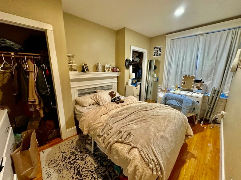 Building Photo - 72 Egmont St