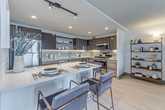 Building Photo - 2233 S Highland Ave