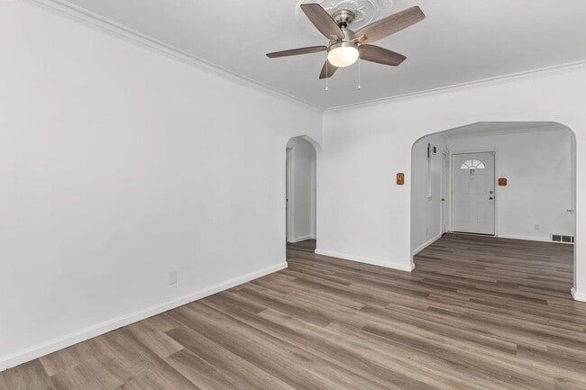 Building Photo - "Cozy 2-Bedroom, 1 bath Retreat with Fireplace Charm!"  One car garage, section 8 ok.