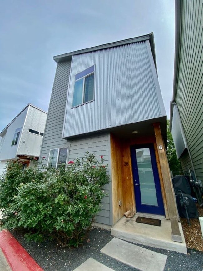 Building Photo - Beautiful Home Move in Ready Located minutes from Southtown!