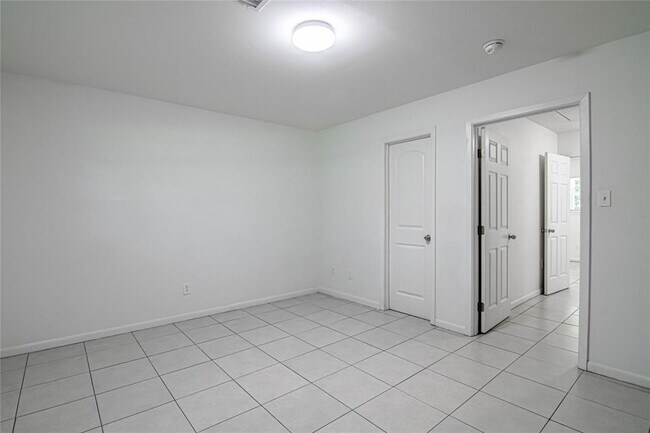 Building Photo - 604 Hayman St