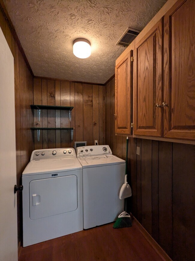 Building Photo - 813 McLemore Dr