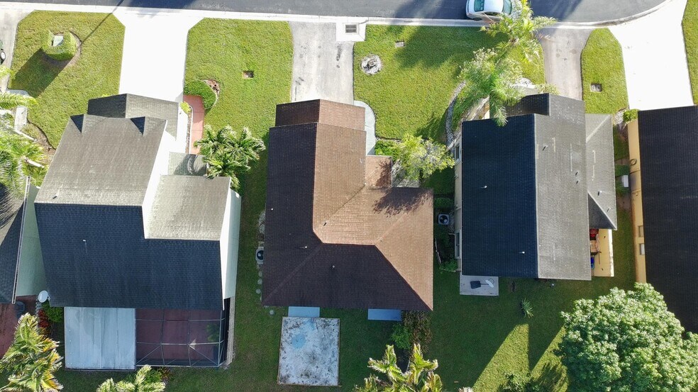 Building Photo - 5885 Northpointe Ln