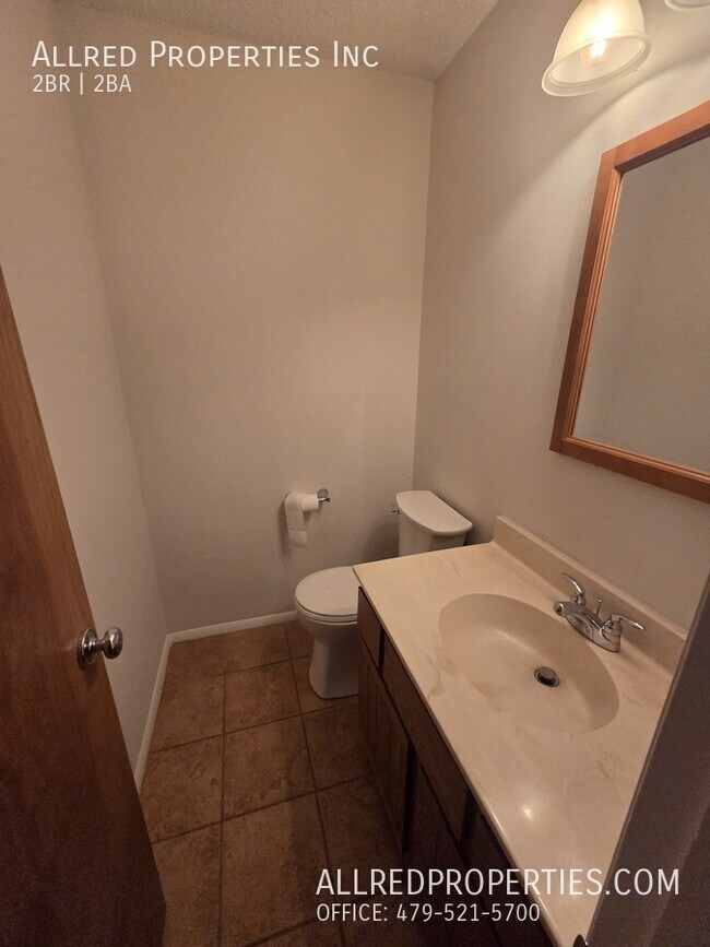 Building Photo - 2588 E Sweetbriar Dr