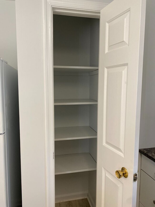 Building Photo - Remodeled Seven Oaks Condo