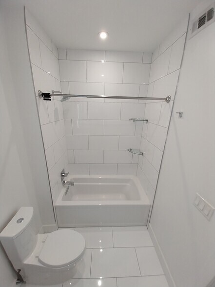 Building Photo - 1169 Hope St