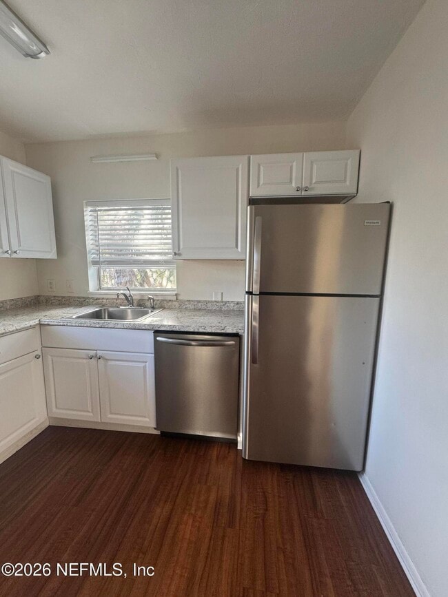 Building Photo - 210 13th Ave N