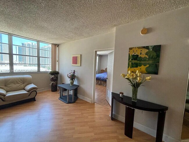 Building Photo - 825 Brickell Bay Dr