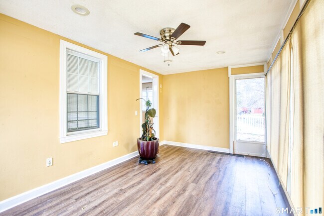 Building Photo - 117 John Ave