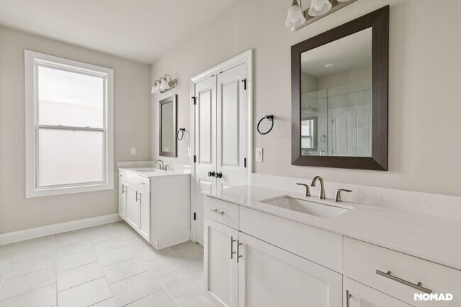 Building Photo - Stunning 4BR Townhome in Alpharetta