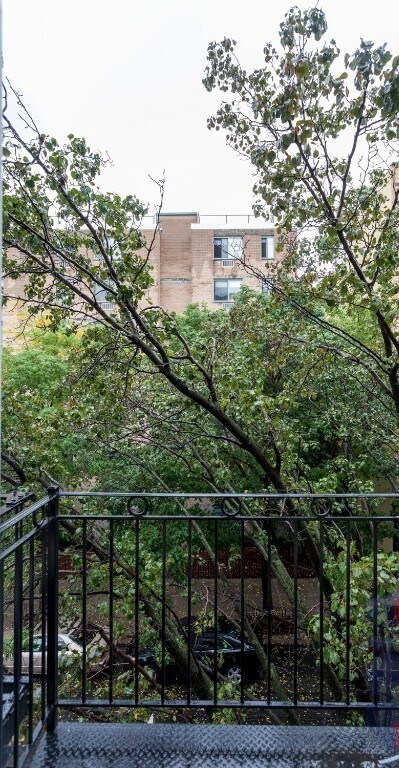 Building Photo - 309 E 8th St