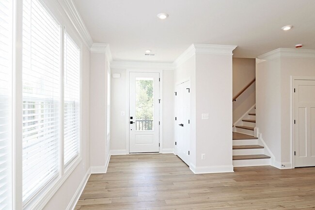 Building Photo - $500 off 1st Month's Rent! Pet-Friendly End-Unit Townhome in Crozet