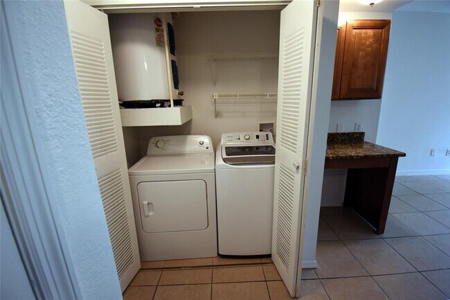 Building Photo - 2000 Erving Cir