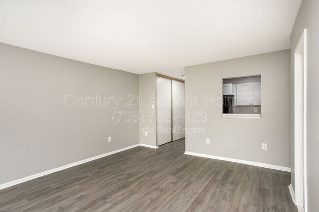 Building Photo - 2059 Huntington Ave
