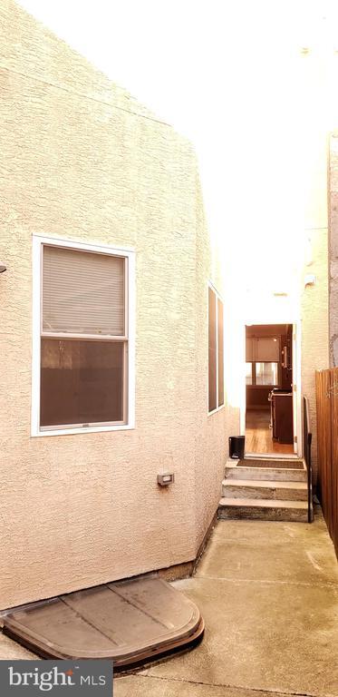 Building Photo - 546 N 12th St