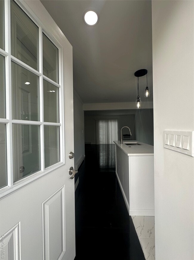 Building Photo - 8 Central Dr