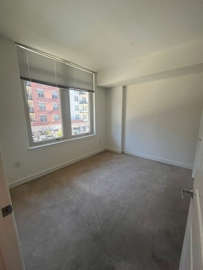 Building Photo - Luxury Condo in National Harbor