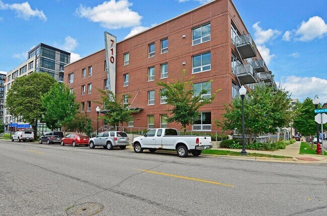 Building Photo - 710 N 4th St