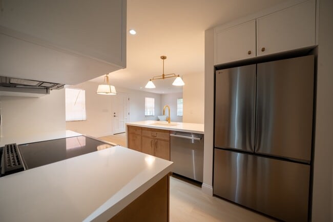 Building Photo - 1550 S Greenway Dr