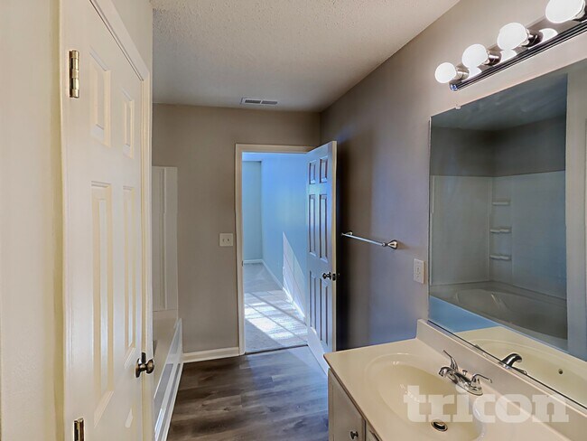 Building Photo - 2675 Chatfield Dr