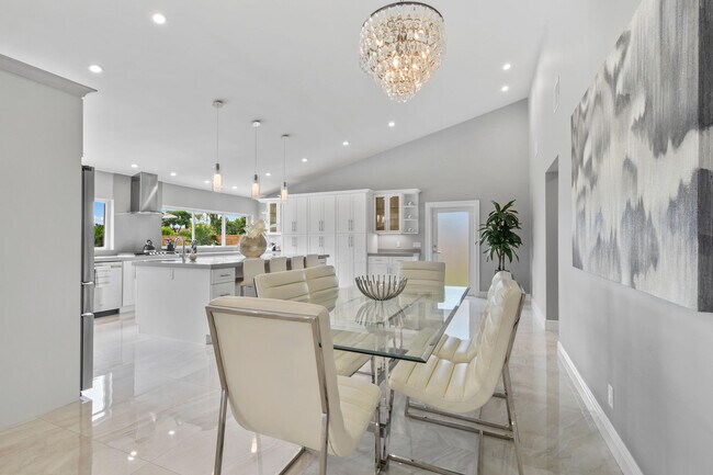 Building Photo - 7101 W Lake Dr