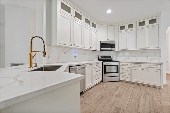 Building Photo - 23742 River Pl Dr