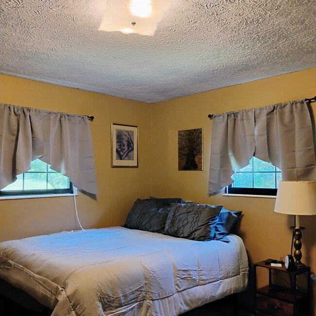 Building Photo - 116 Hidden Valley Dr