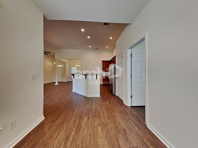 Building Photo - 161 Willow Point Cir