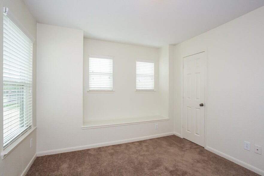 Building Photo - 2727 Skyview Grove Ct