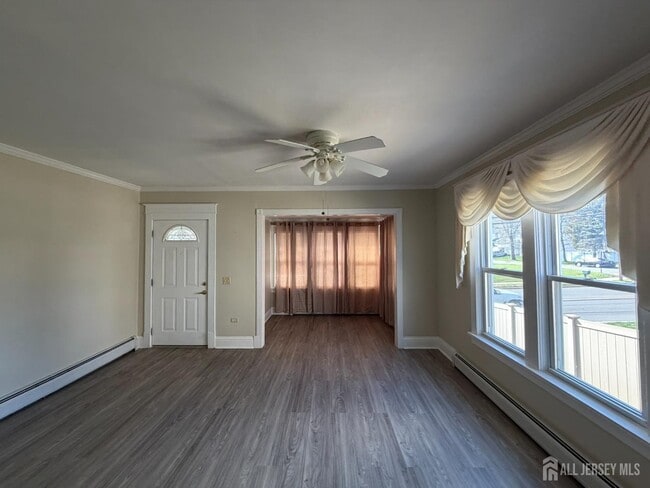 Building Photo - 628 Grove Ave