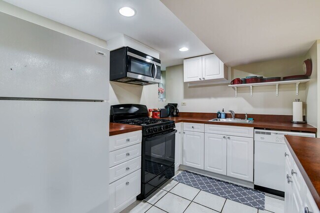 Building Photo - 4451 N Tripp Ave