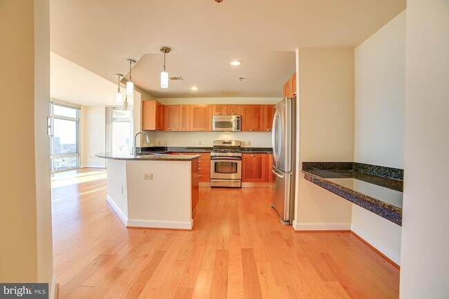 Building Photo - 5750 Bou Ave