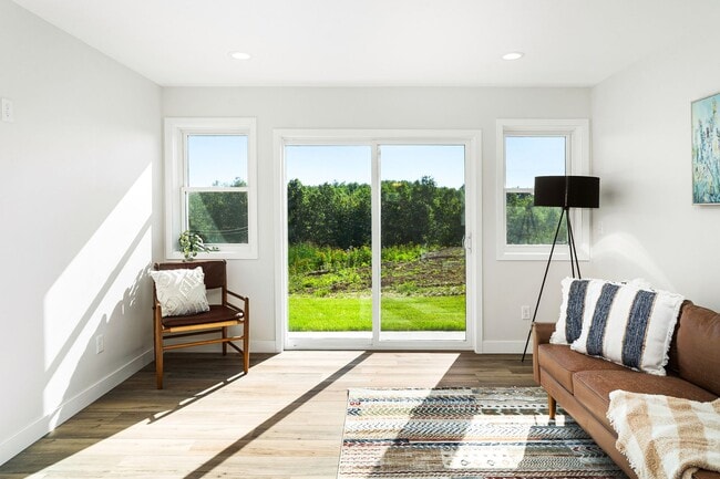 Building Photo - AVAILABLE November! -  3 Bed 3 Bath brand ...