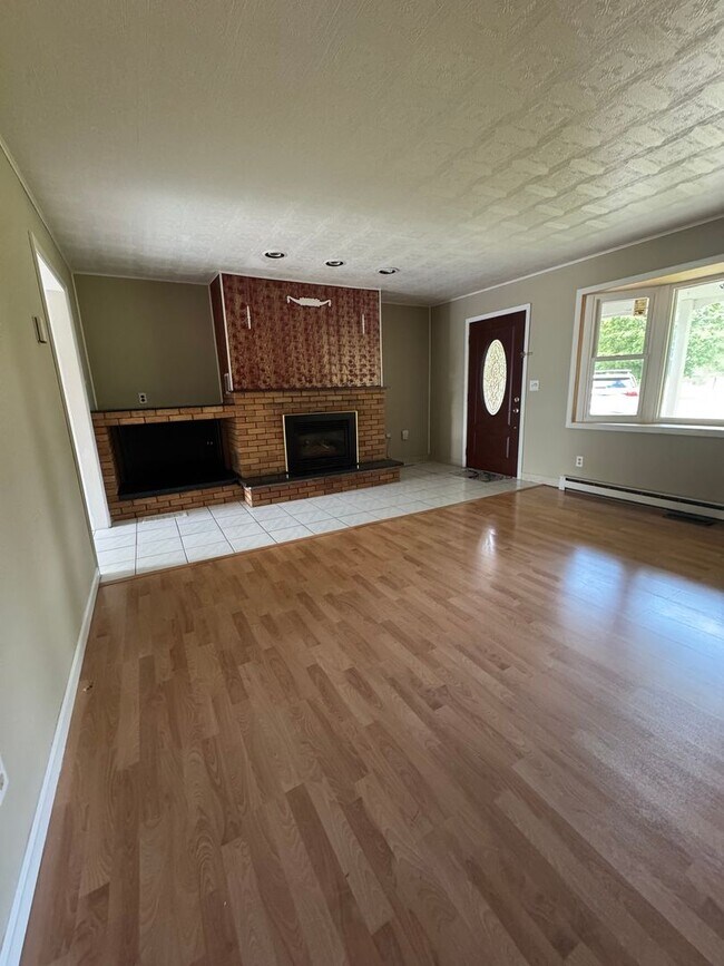 Building Photo - Charming 3 bedroom home for rent.